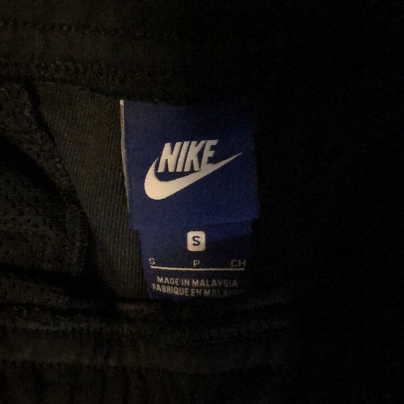 Nike Athletic Workout Shorts Small Black SLIM FIT - Picture 2 of 3